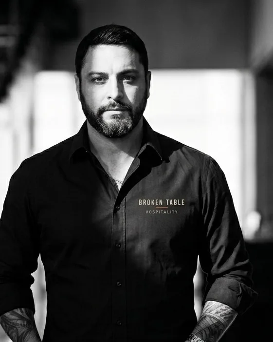 Carlos Serrano — fundador de COSTIQ y Broken Table Hospitality